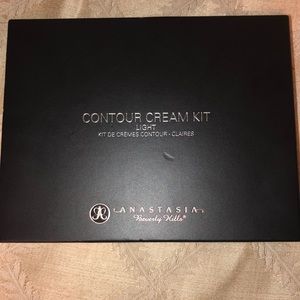 Anastasia Cream Contour Kit “Light” 💜